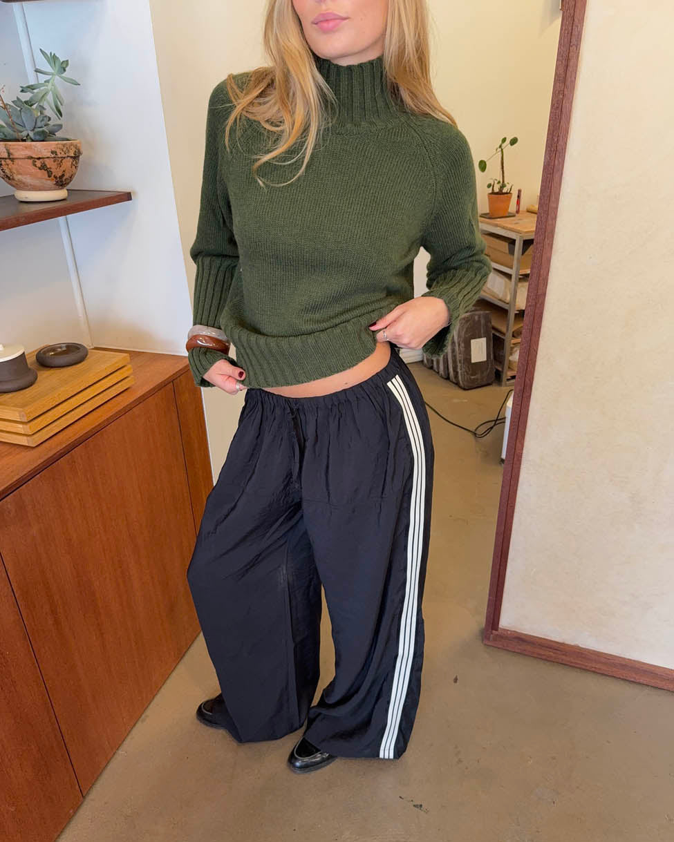 Samantha trousers with stripe details – Black