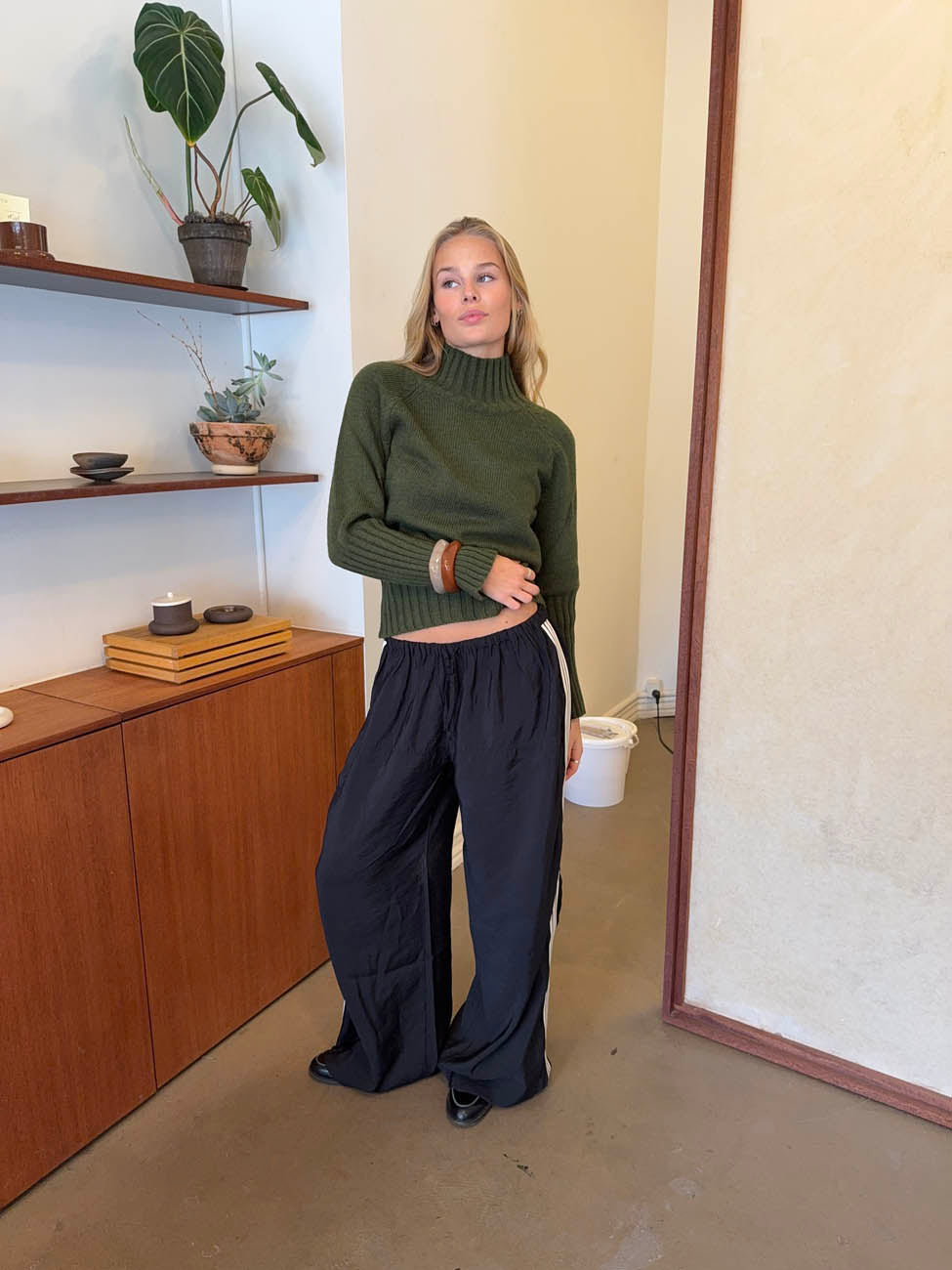 Samantha trousers with stripe details – Black