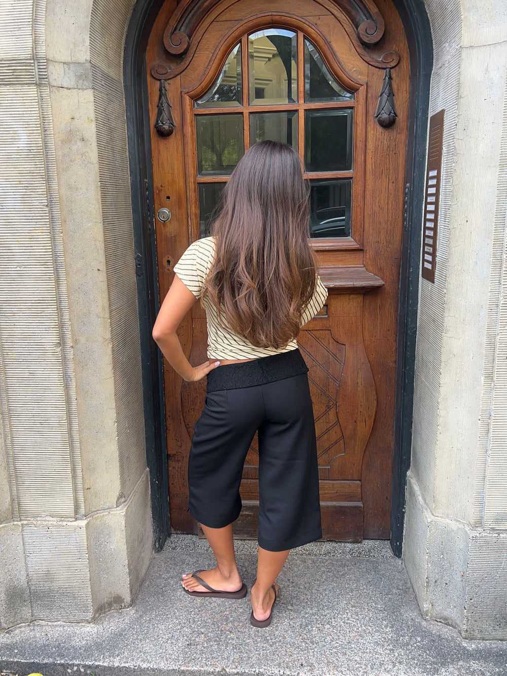 Calsia capri pants with lace trim – Black