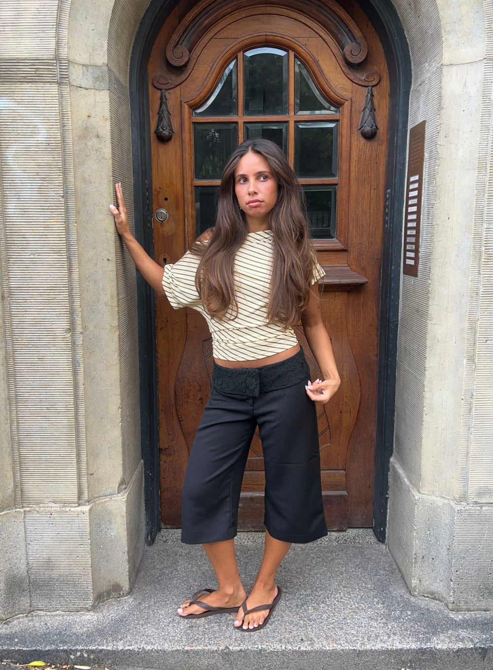 Calsia capri pants with lace trim – Black