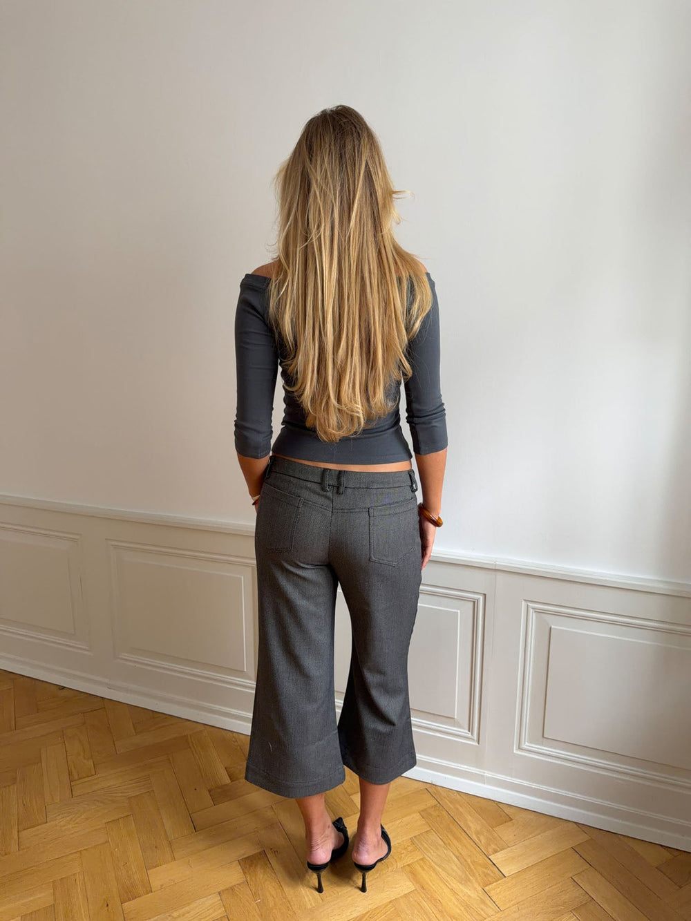 Taratina capri pants with details – Grey