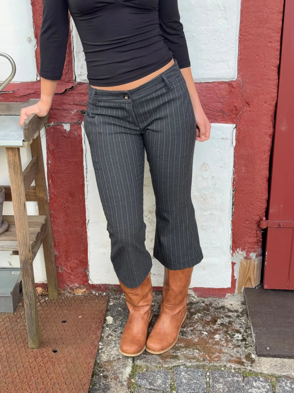 Kayana capri pants with stripes - Dark grey