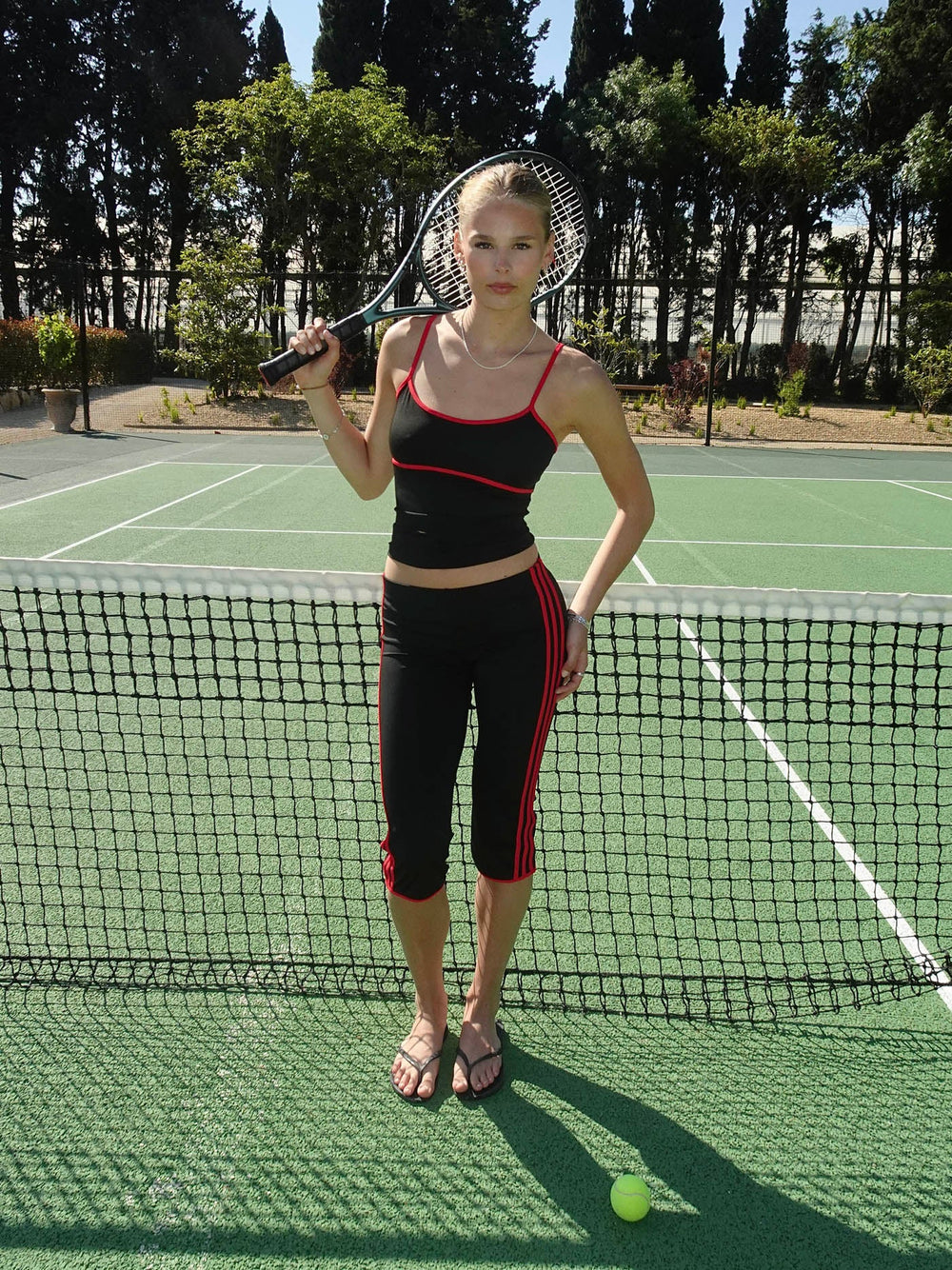 Speeda capri pants with stripes – Jet Black/cherry