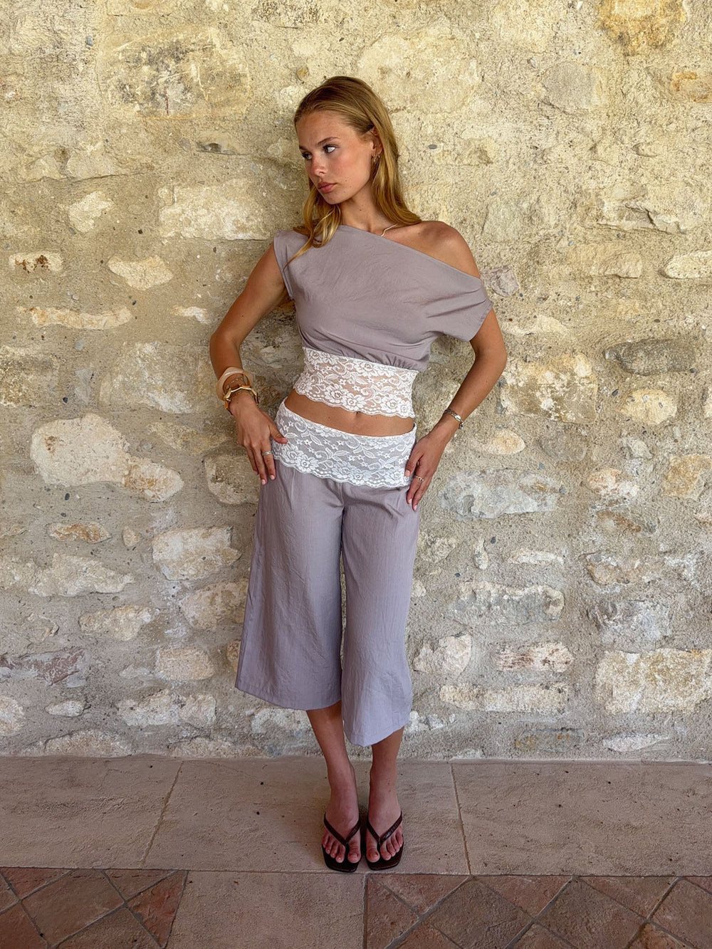 Camina loose caprishorts with lace - Beige/white