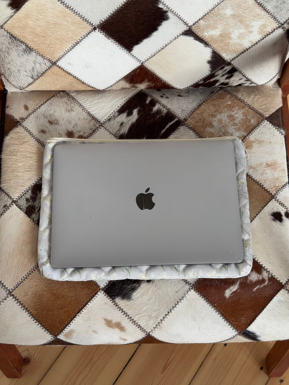 Honey computersleeve with flowers - Beige