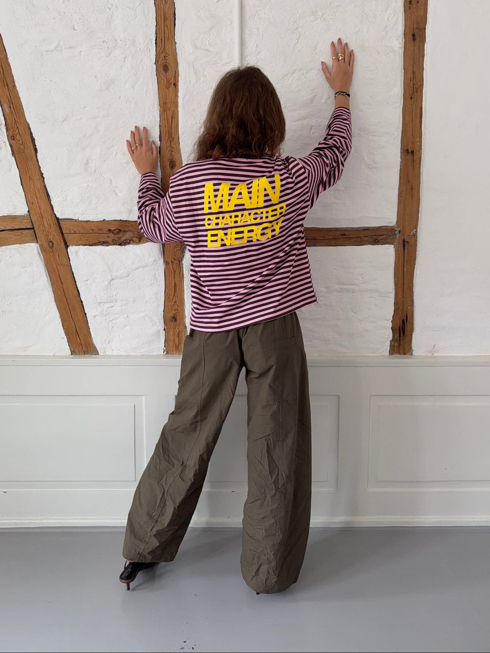 "Main character energy" blouse with stripes - Pink/brown/yellow