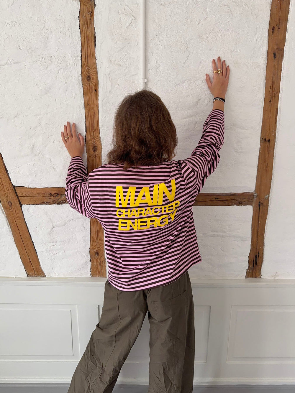 "Main character energy" blouse with stripes - Pink/brown/yellow