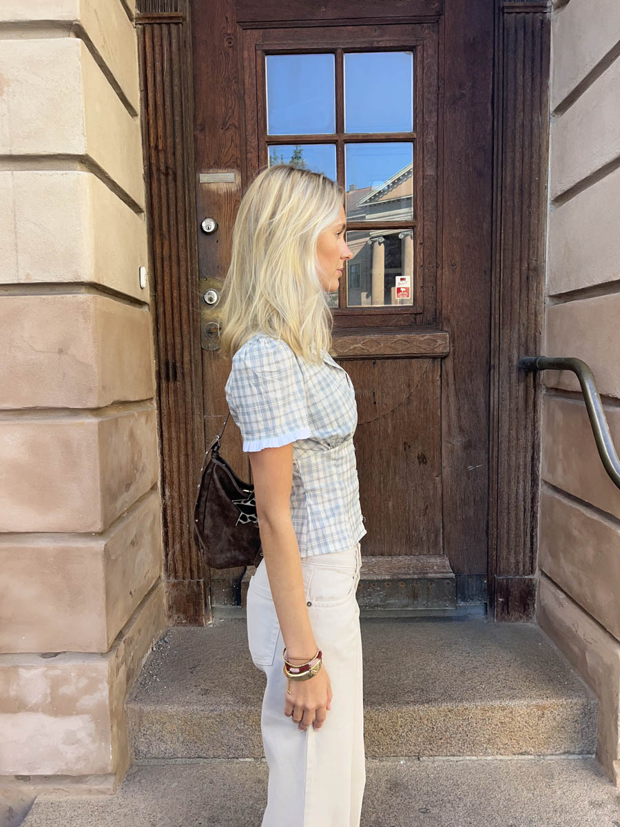 Kassandra fitted shirt with checkers – Blue/White