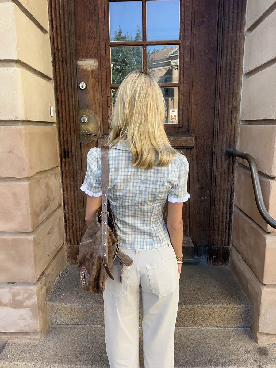 Kassandra fitted shirt with checkers – Blue/White