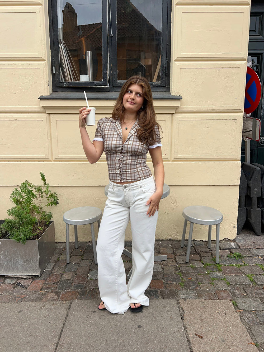 Kassandra fitted checkered shirt – Light brown/white