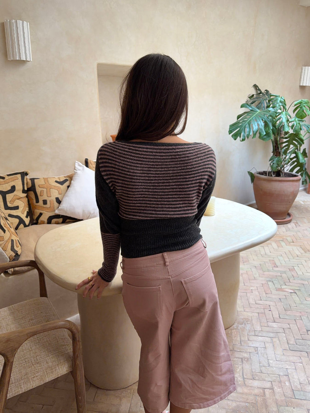 Margo fitted striped knit sweater – Grey/pink