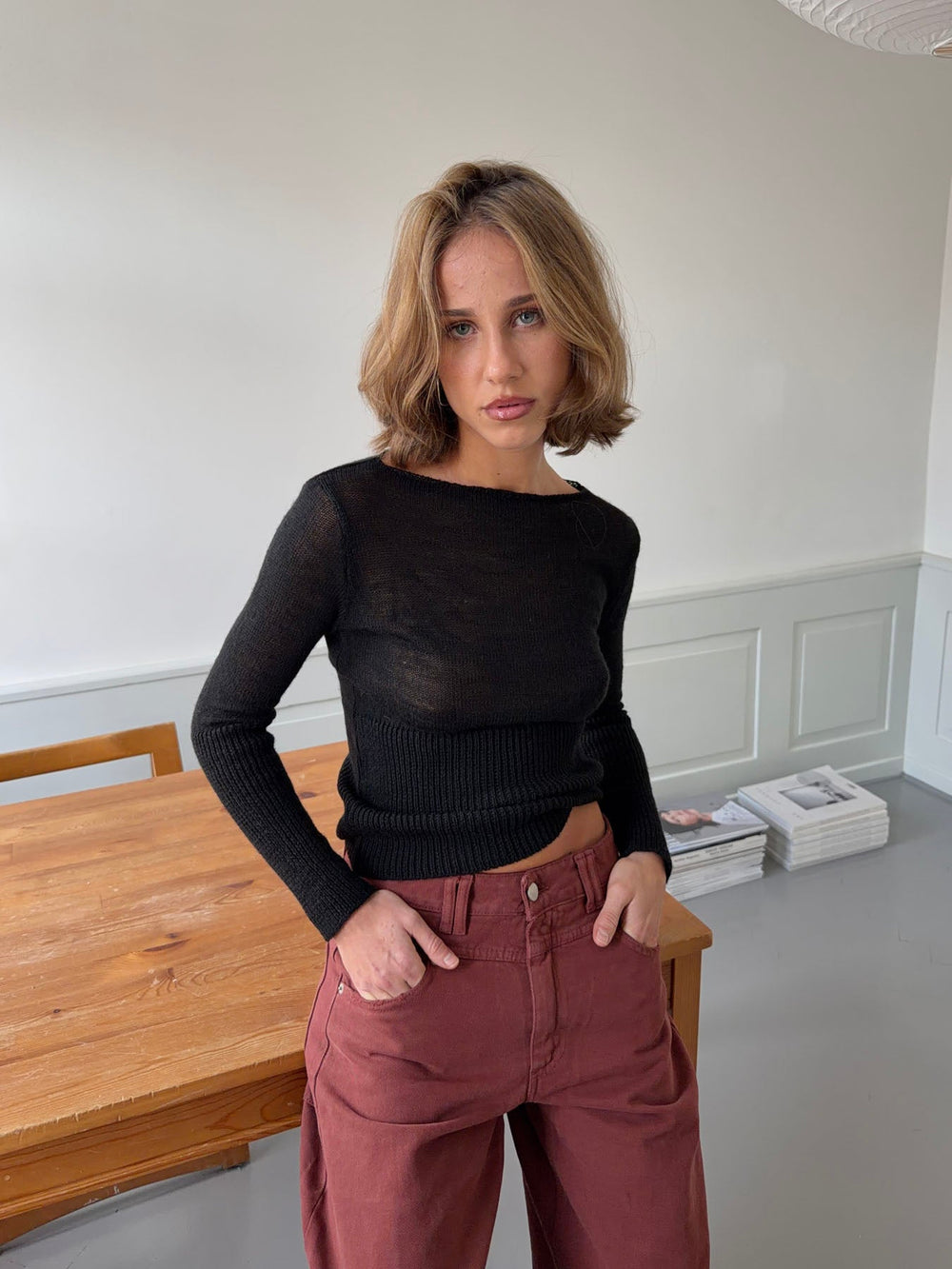 Lova fitted knit sweater – Black