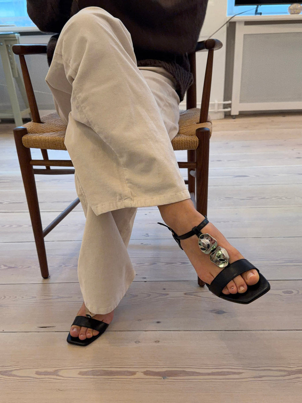 Spania heels with silver details – Black