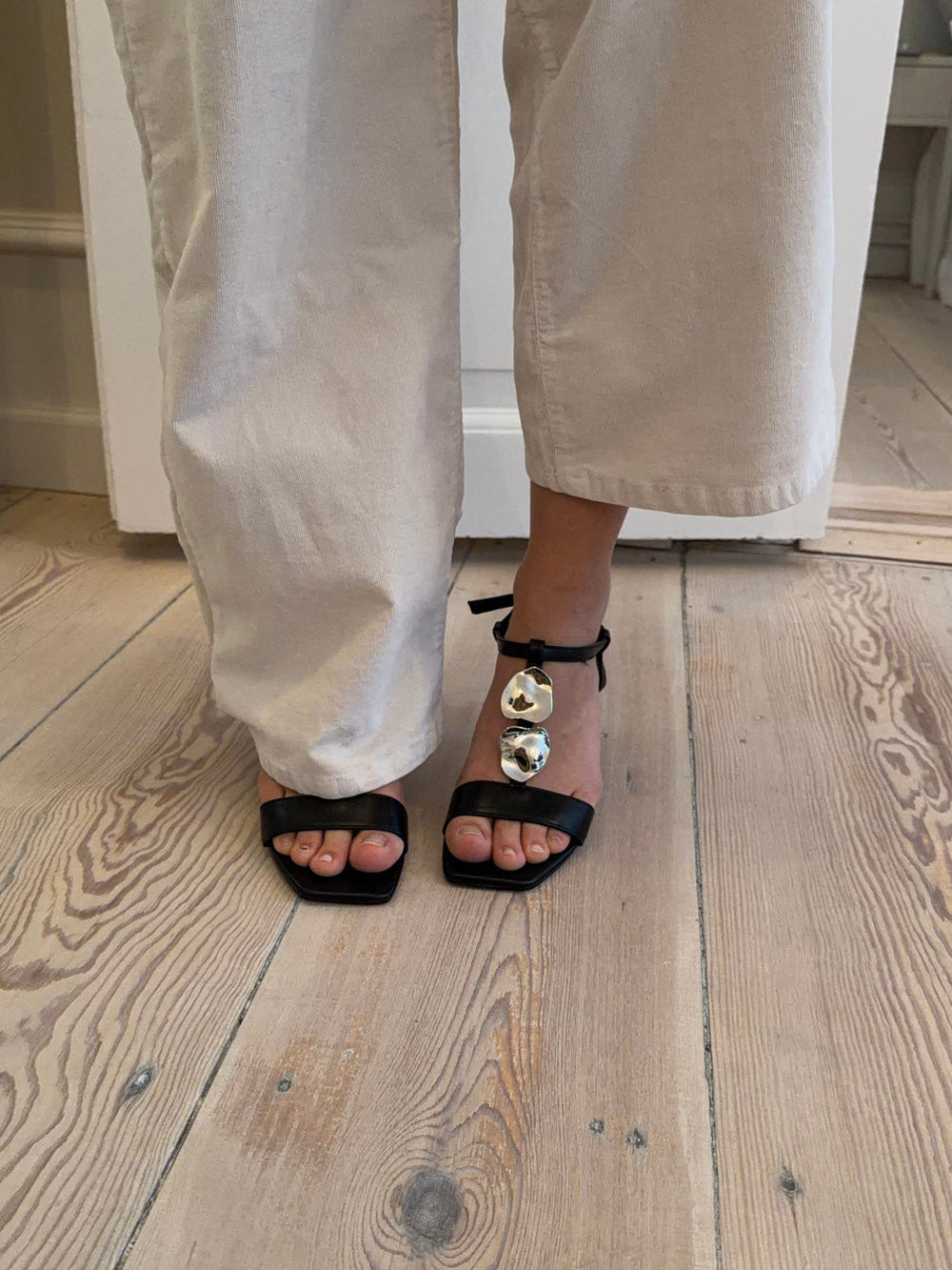 Spania heels with silver details – Black