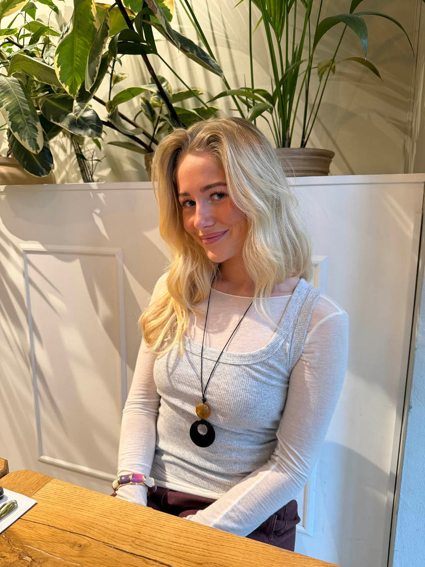 Juliet necklace with pendant - Black/amber