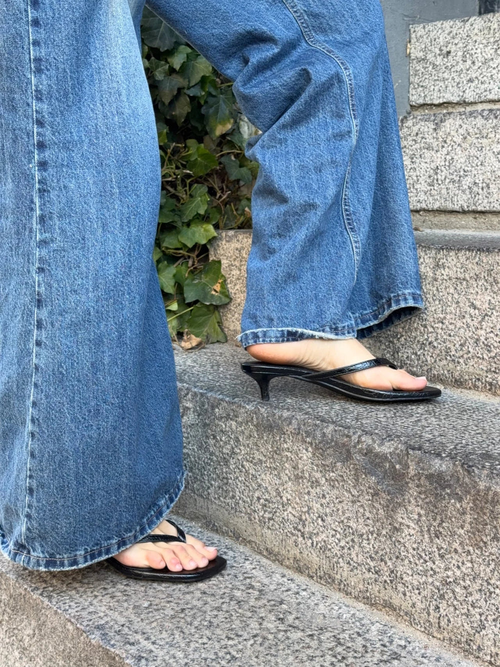 Safine mules with crocodile print - Black