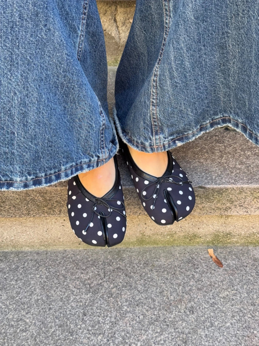 Tovea split toe ballerina with polka dots - Black/White