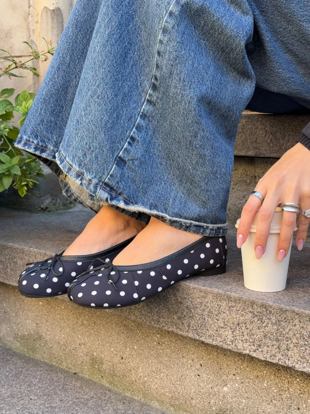 Tovea split toe ballerina with polka dots - Black/White