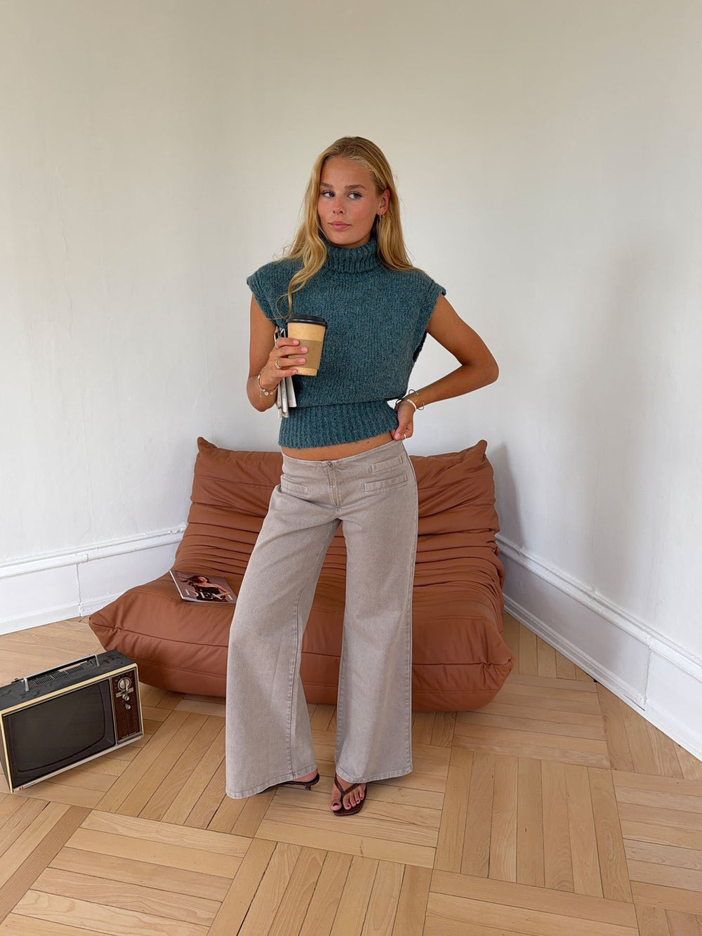 Gerda jeans with details – Taupe