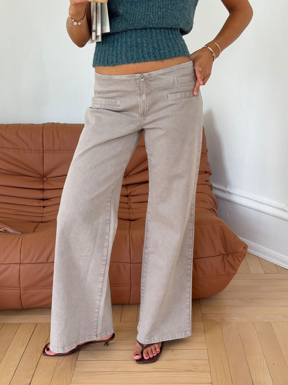 Gerda jeans with details – Taupe