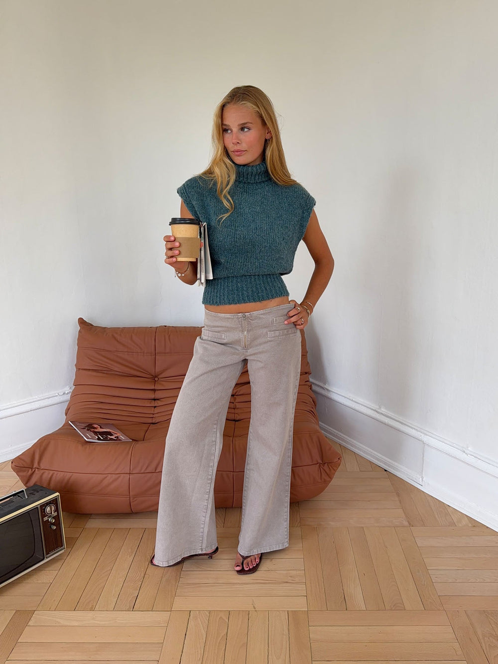 Gerda jeans with details – Taupe