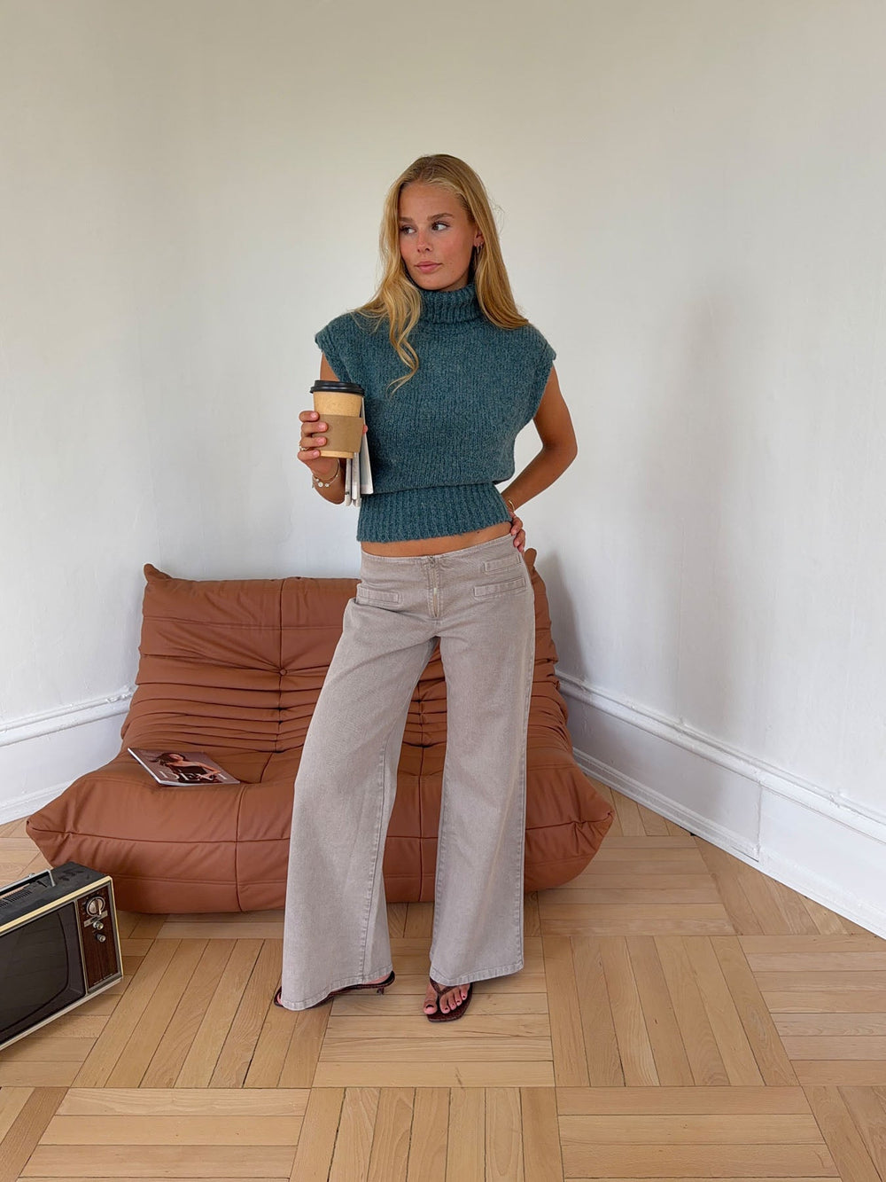 Gerda jeans with details – Taupe