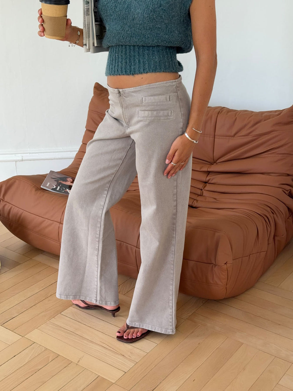 Gerda jeans with details – Taupe