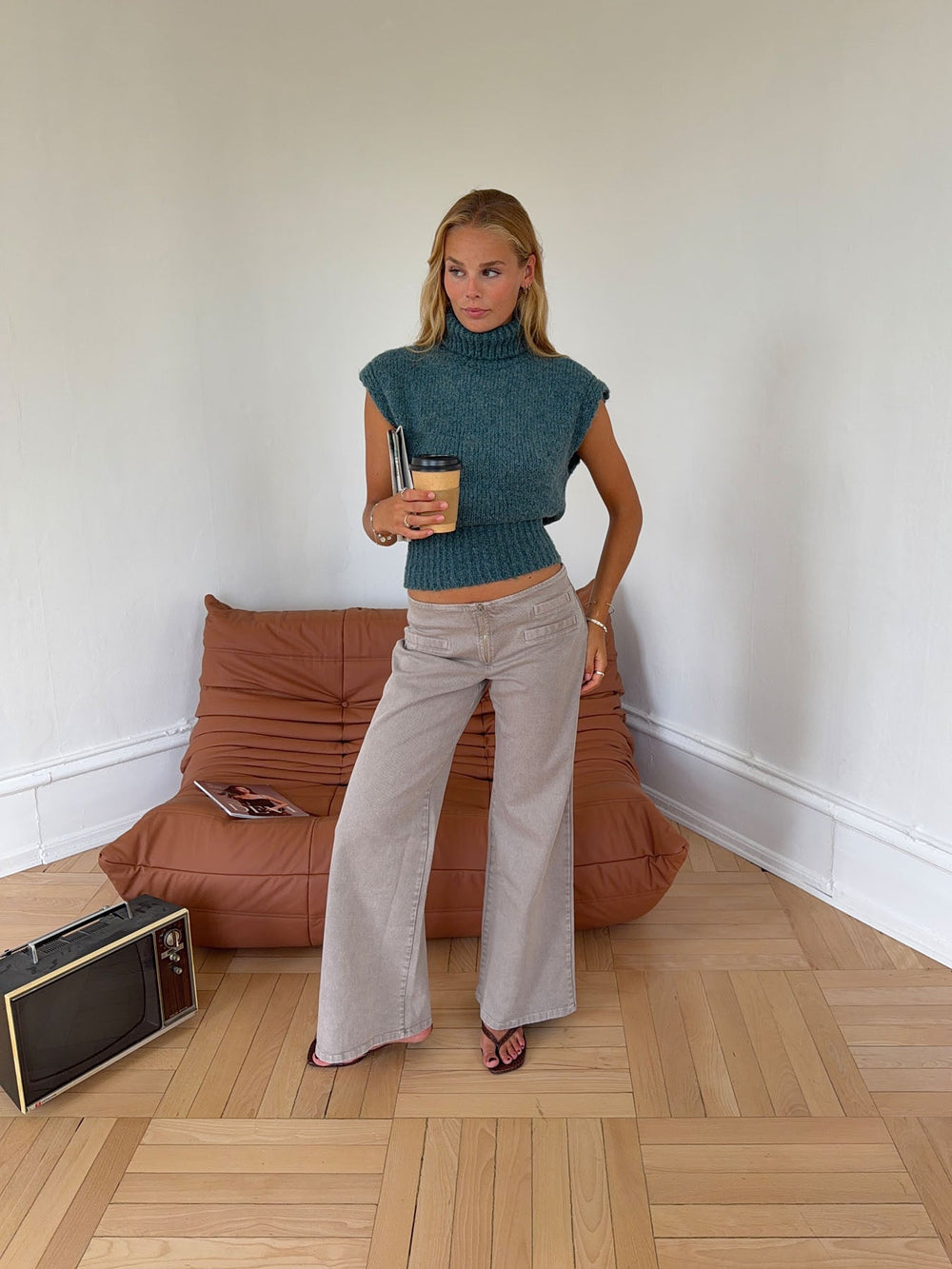 Gerda jeans with details – Taupe