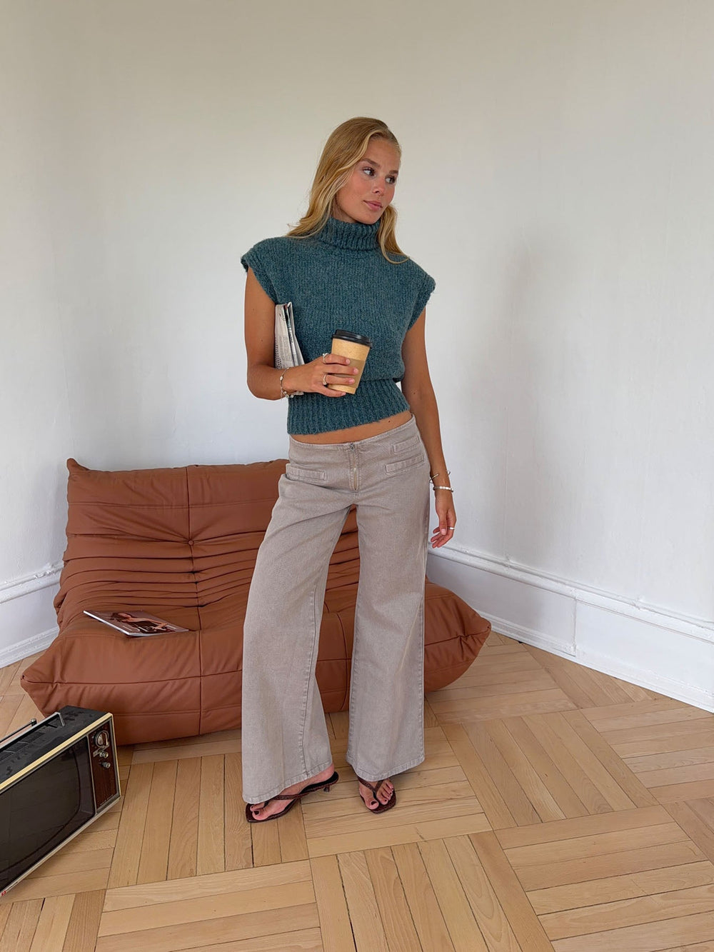 Gerda jeans with details – Taupe