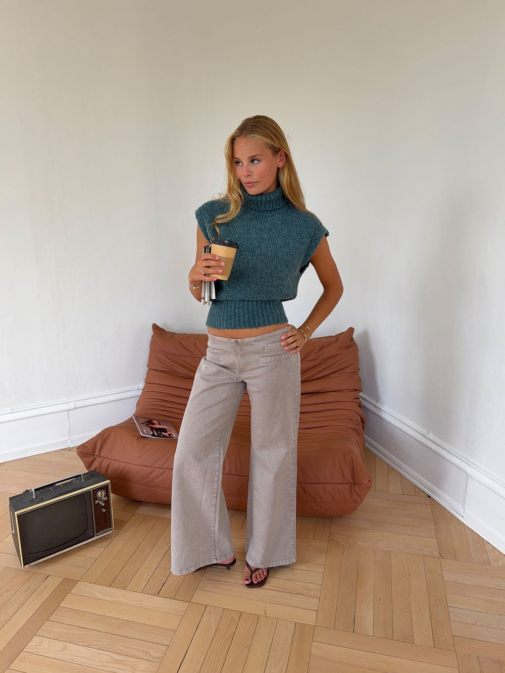 Gerda jeans with details – Taupe
