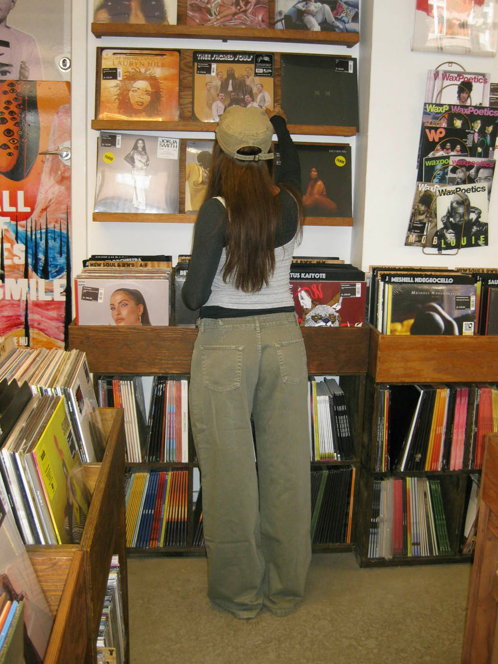 Taya jeans with buckle details – Sage green