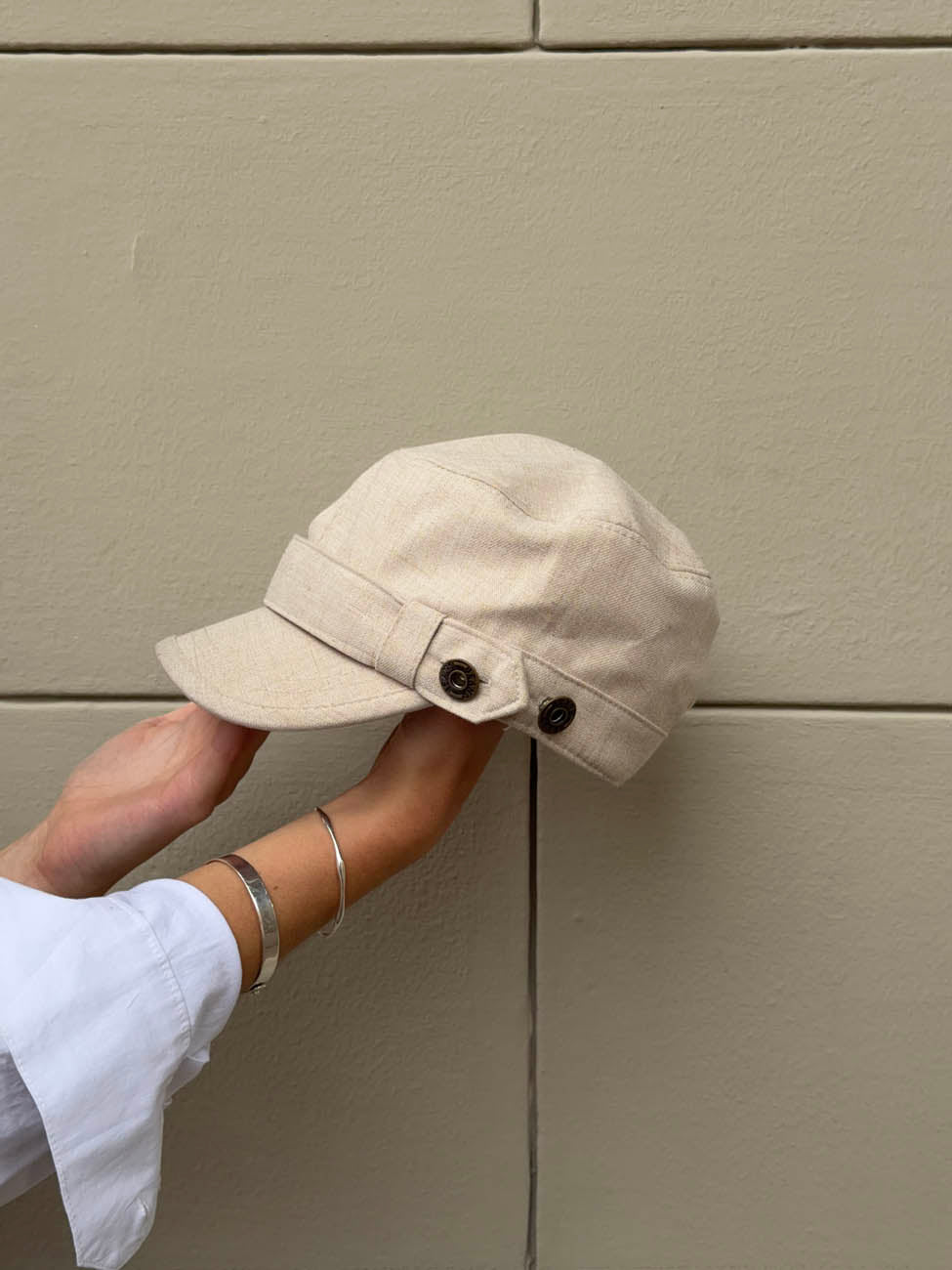 Kammi cap with details  - Light beige