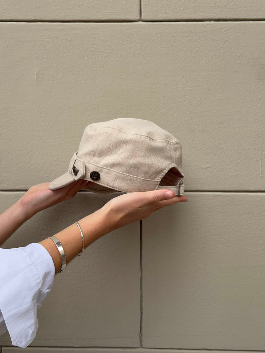 Kammi cap with details  - Light beige
