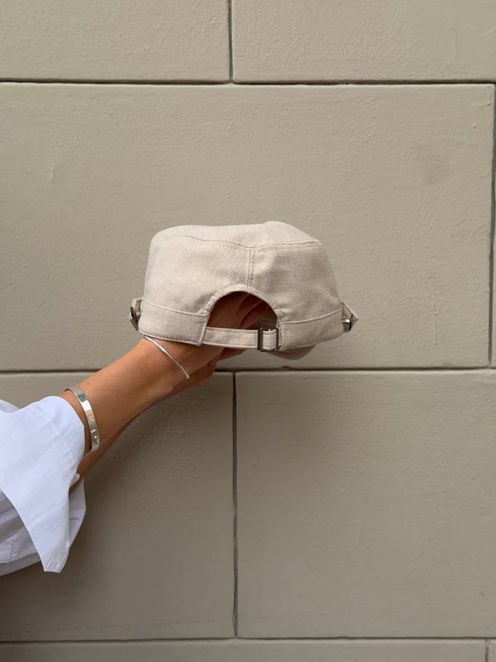 Kammi cap with details  - Light beige