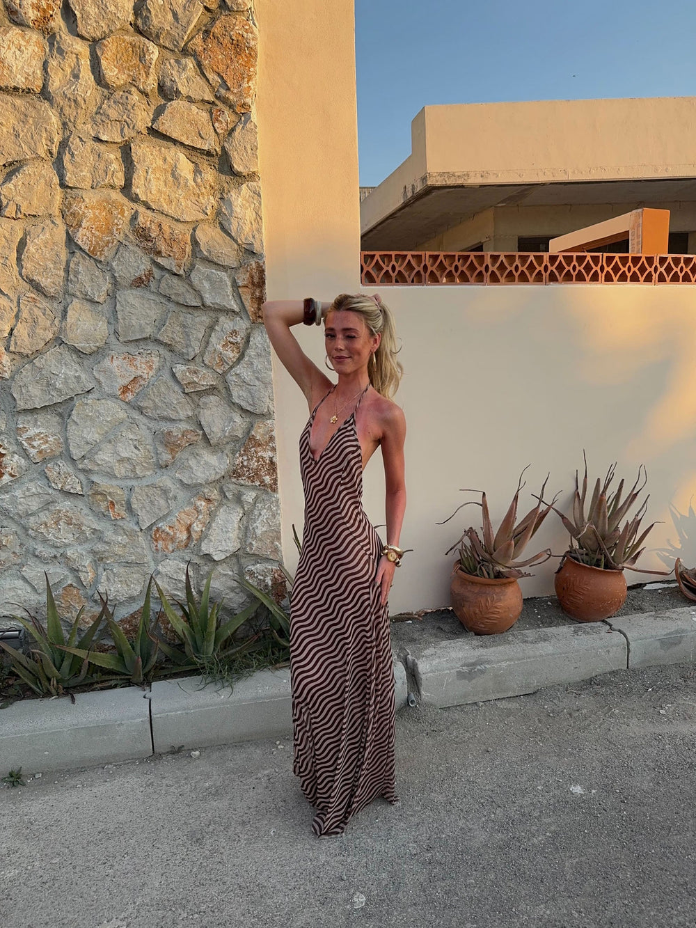 Lunia mesh dress with open back – Brown/off white