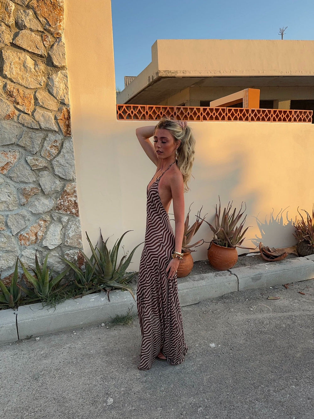 Lunia mesh dress with open back – Brown/off white