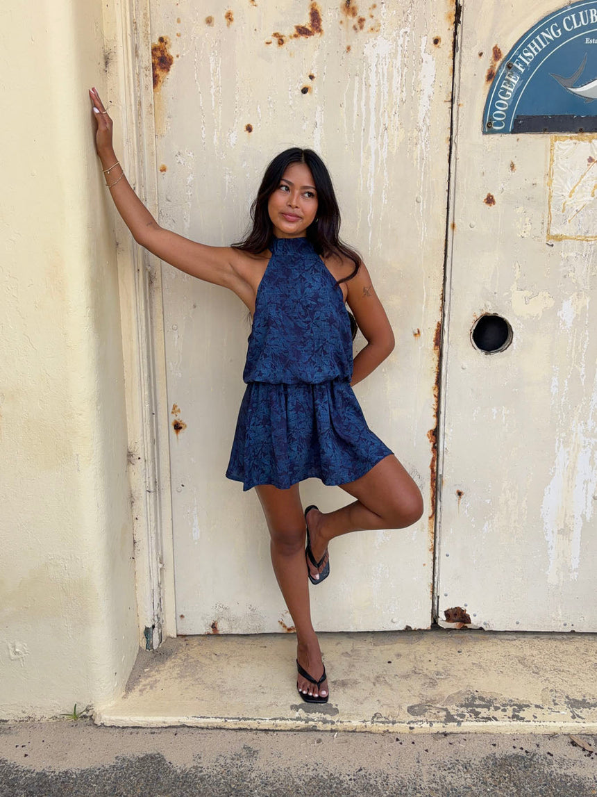 Kaiana dress with an open back – Blue