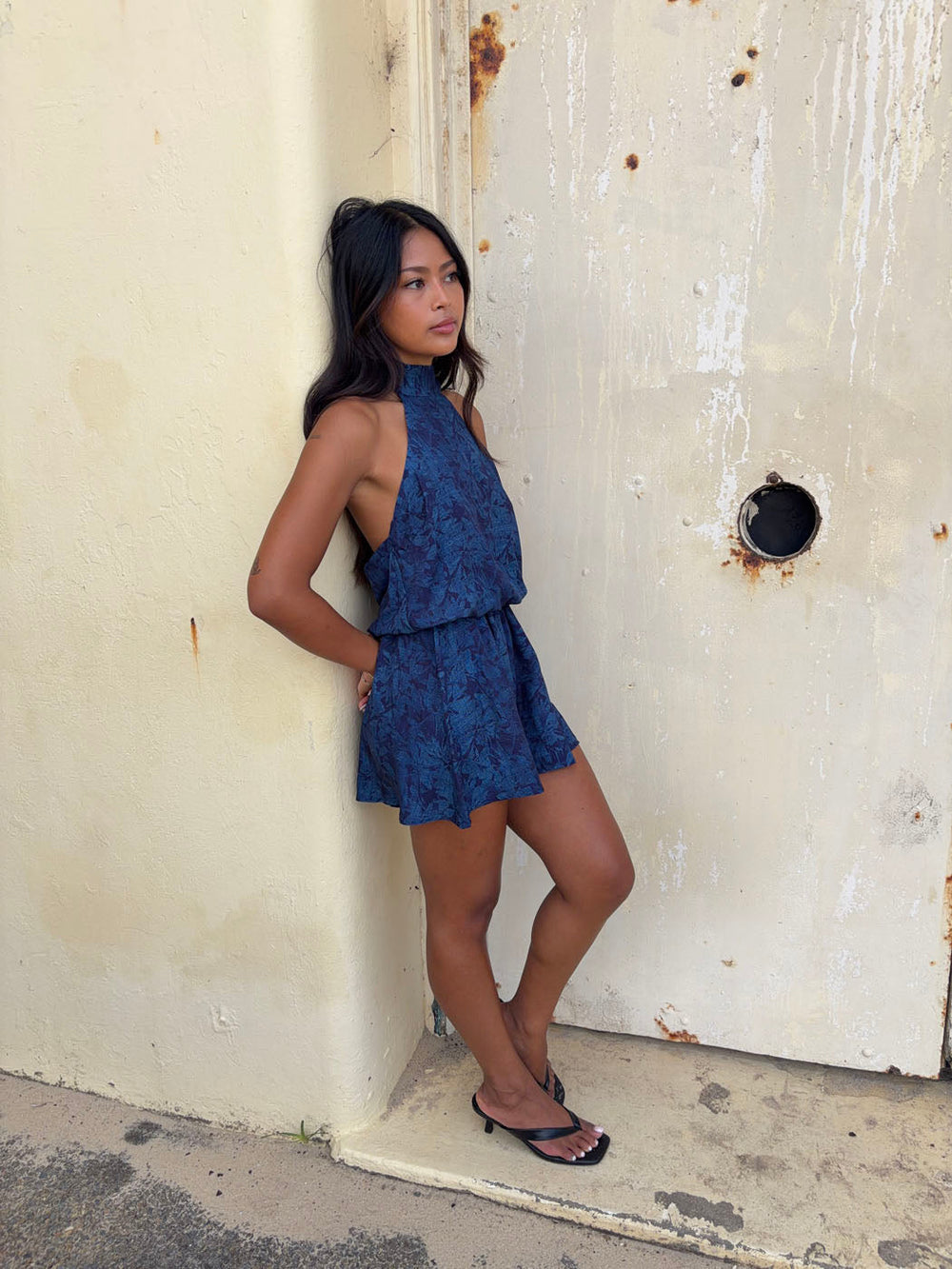 Kaiana dress with an open back – Blue