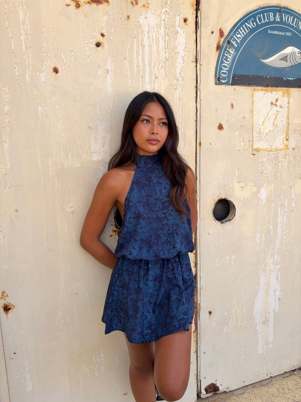 Kaiana dress with an open back – Blue