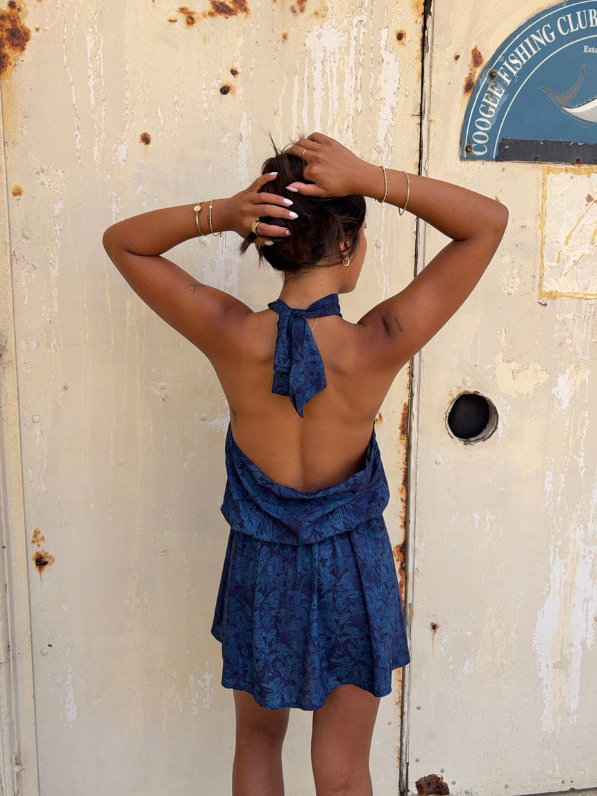 Kaiana dress with an open back – Blue