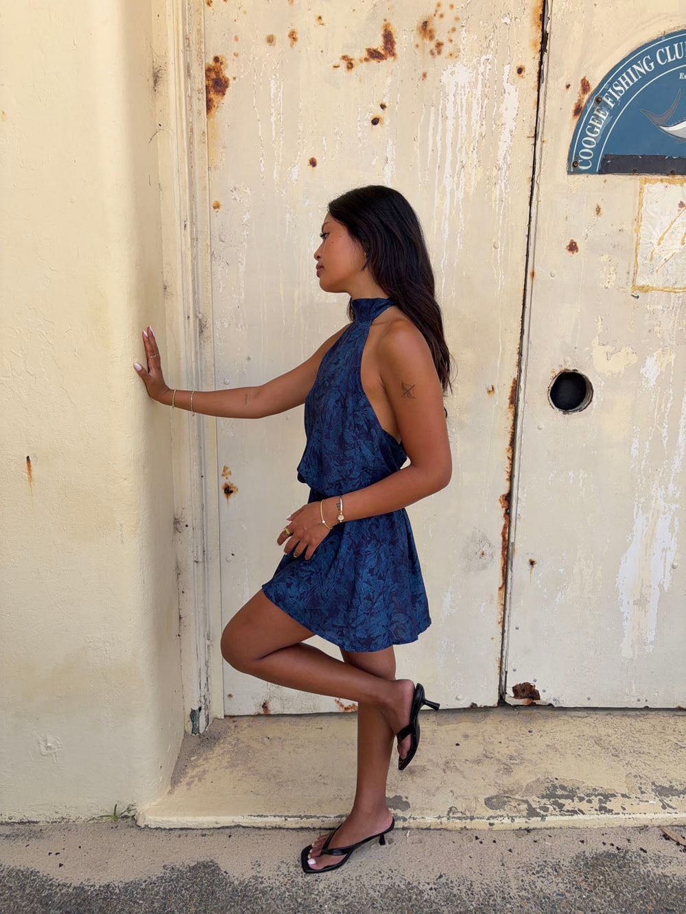 Kaiana dress with an open back – Blue