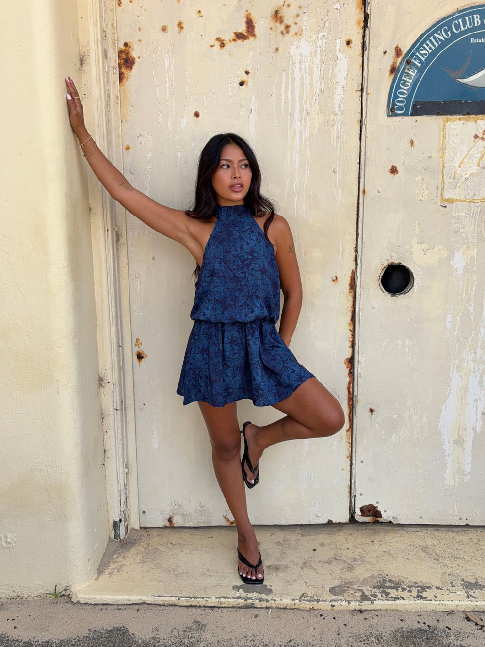 Kaiana dress with an open back – Blue