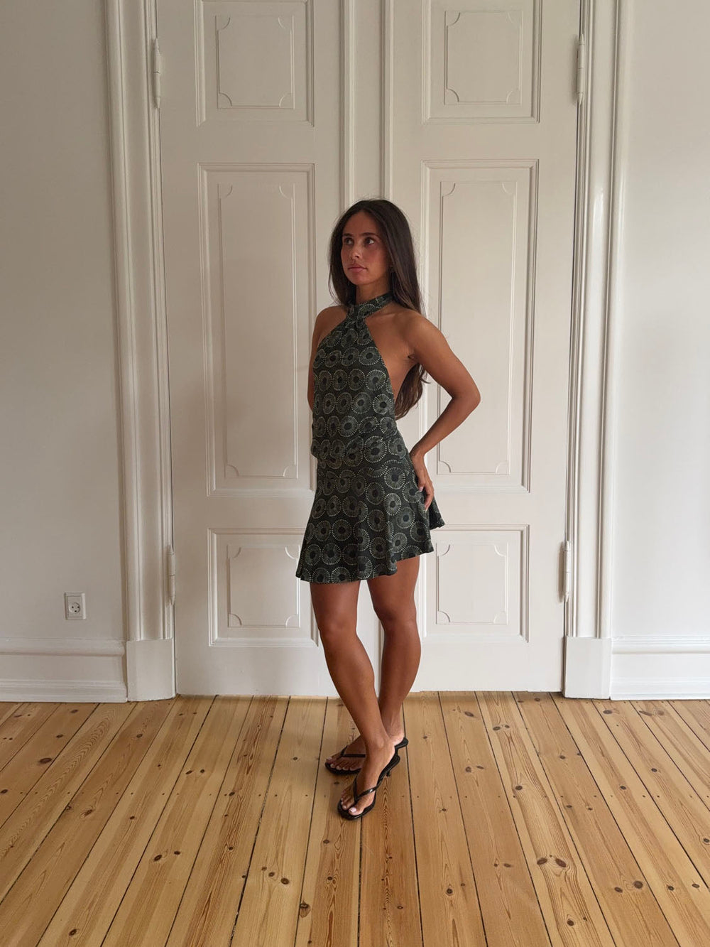 Kaiana dress with open back – Dark green