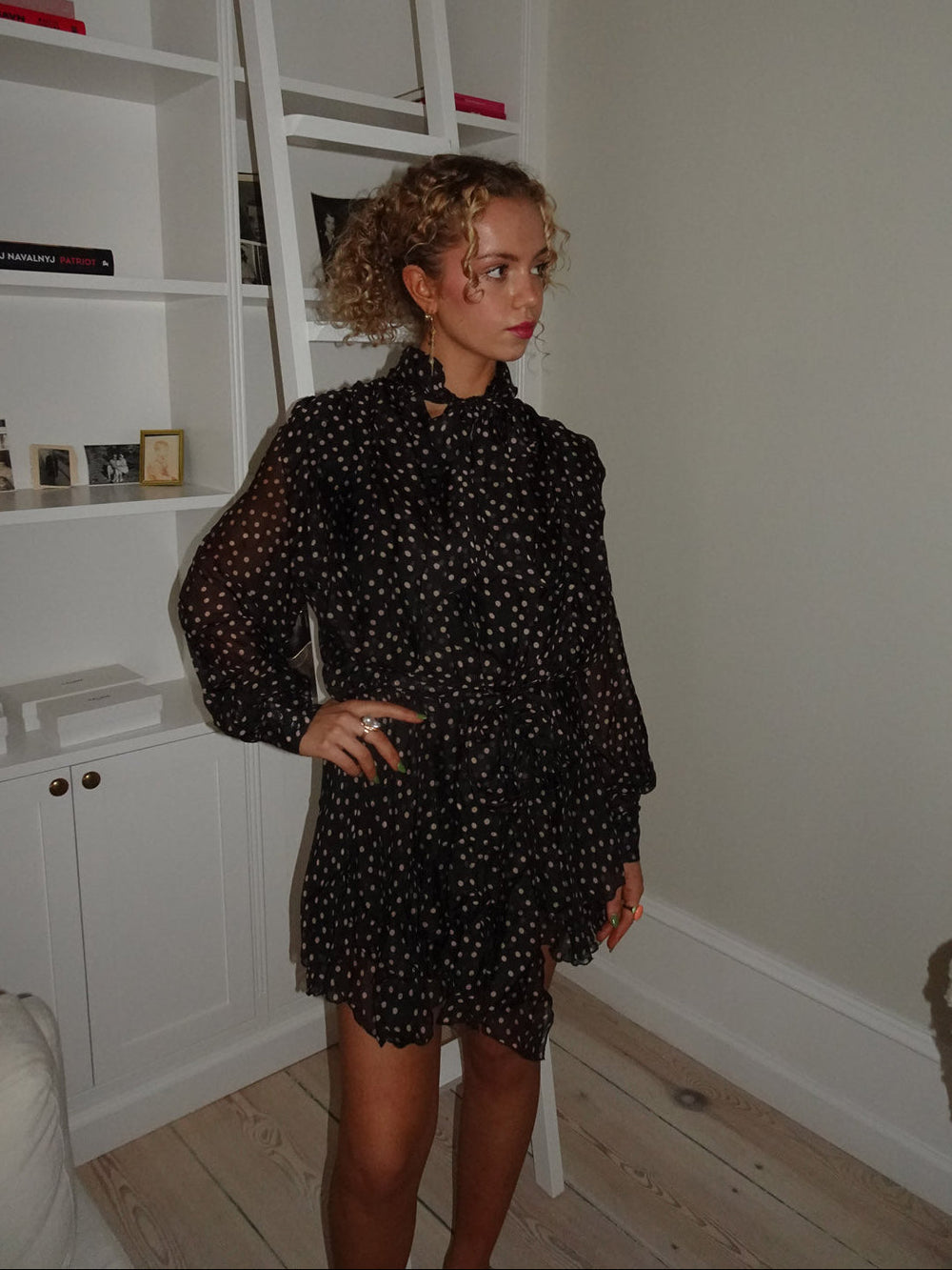 Tommeline polka dotted dress with tie – Dark brown