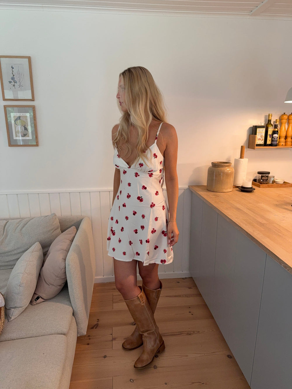 Elodia satin dress with floral print – White/red