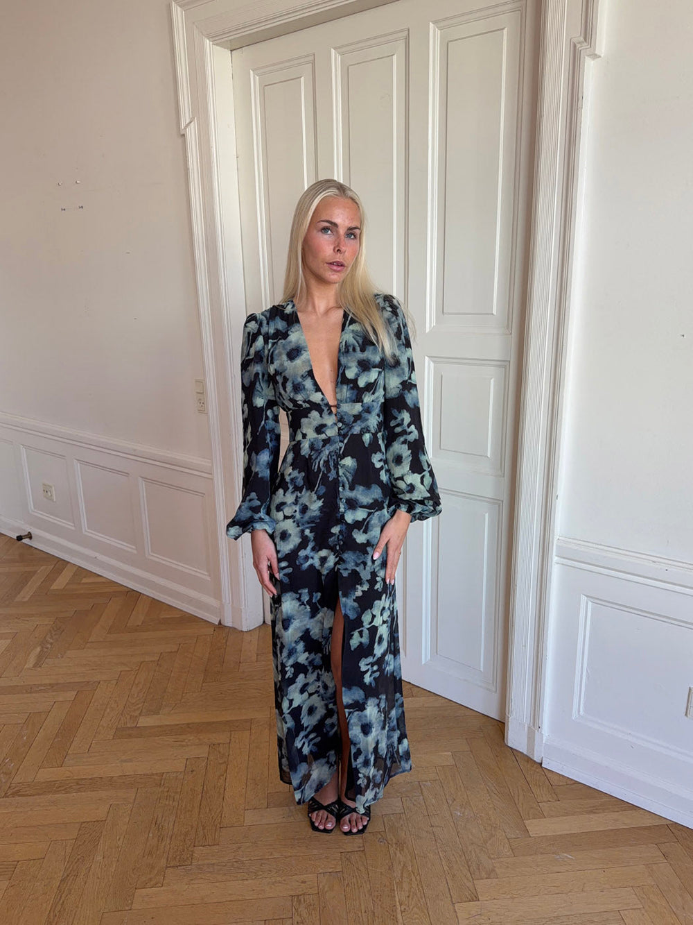 Floral dress with flowers - Navy/white