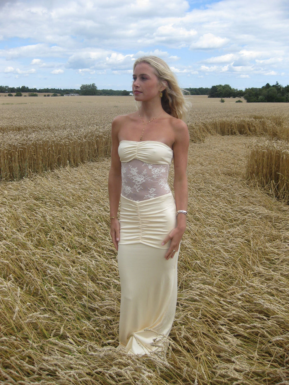 Saxo dress with lace details – Light yellow
