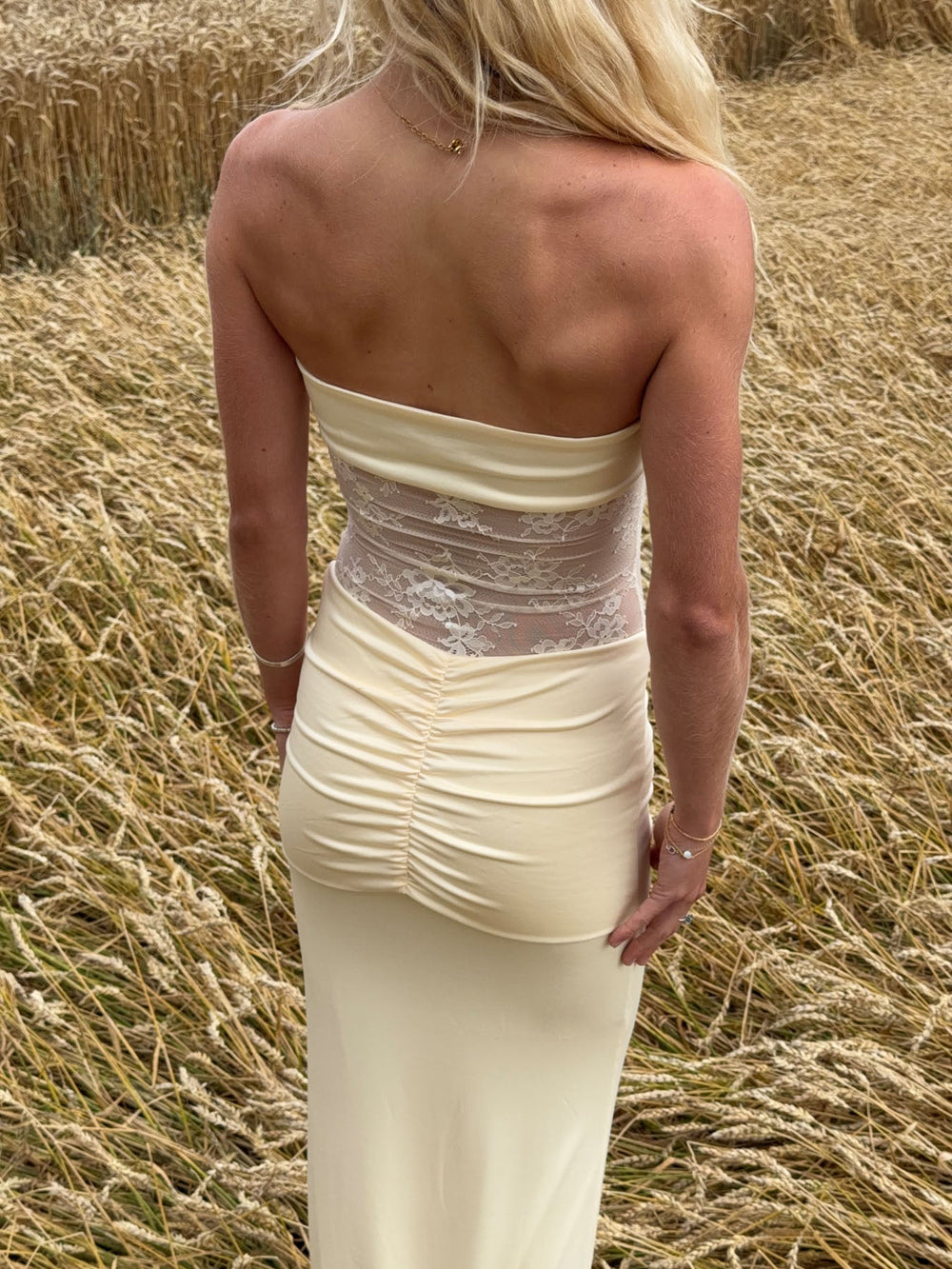 Saxo dress with lace details – Light yellow