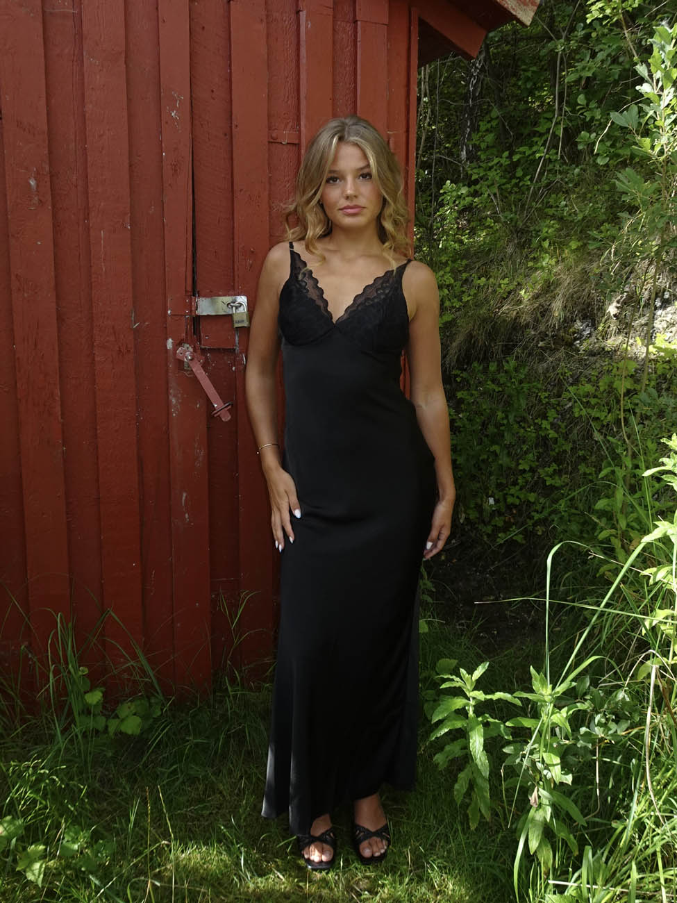Mirellea dress with lace details – Black