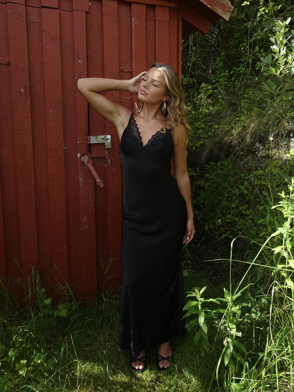 Mirellea dress with lace details – Black
